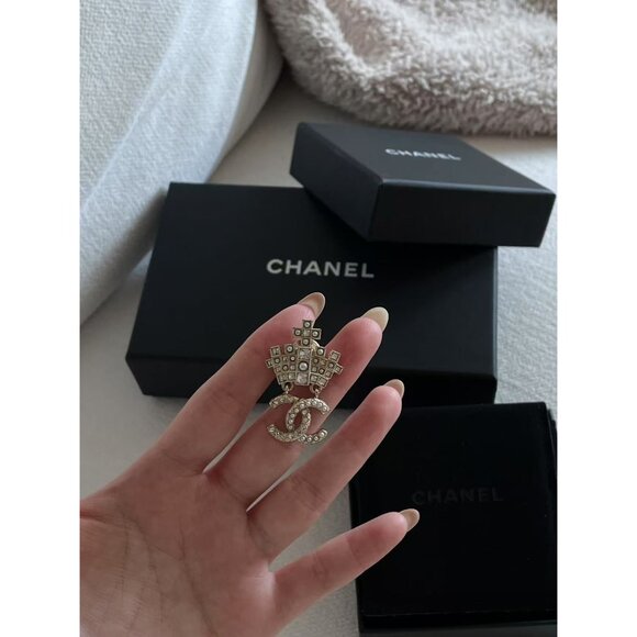 Chanel crystal brooch CHANEL Métiers d’art 2020/21 - Picture 1 of 8